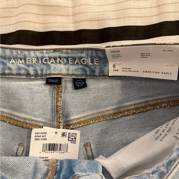 American Eagle Light Blue Mom Jean - Picture 3 of 3